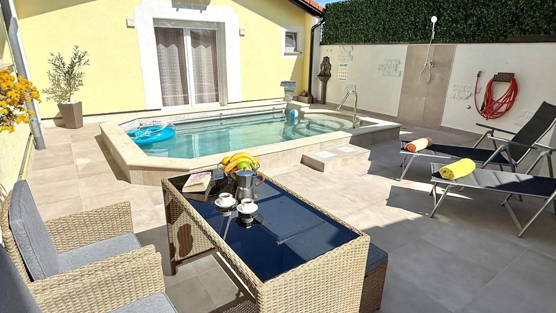 Poolside Studio Fazana 0*,  Croatia